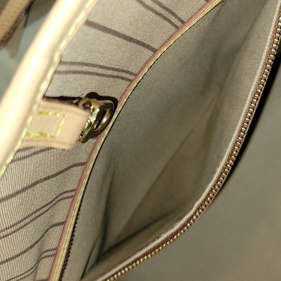 Authentic LV MM Neverful Tote2021 - Picture 9 of 17